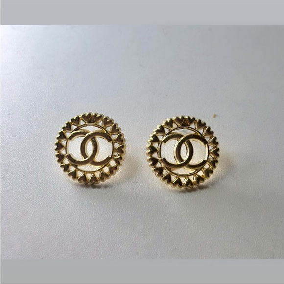 Chanel style stud earrings - Picture 2 of 5